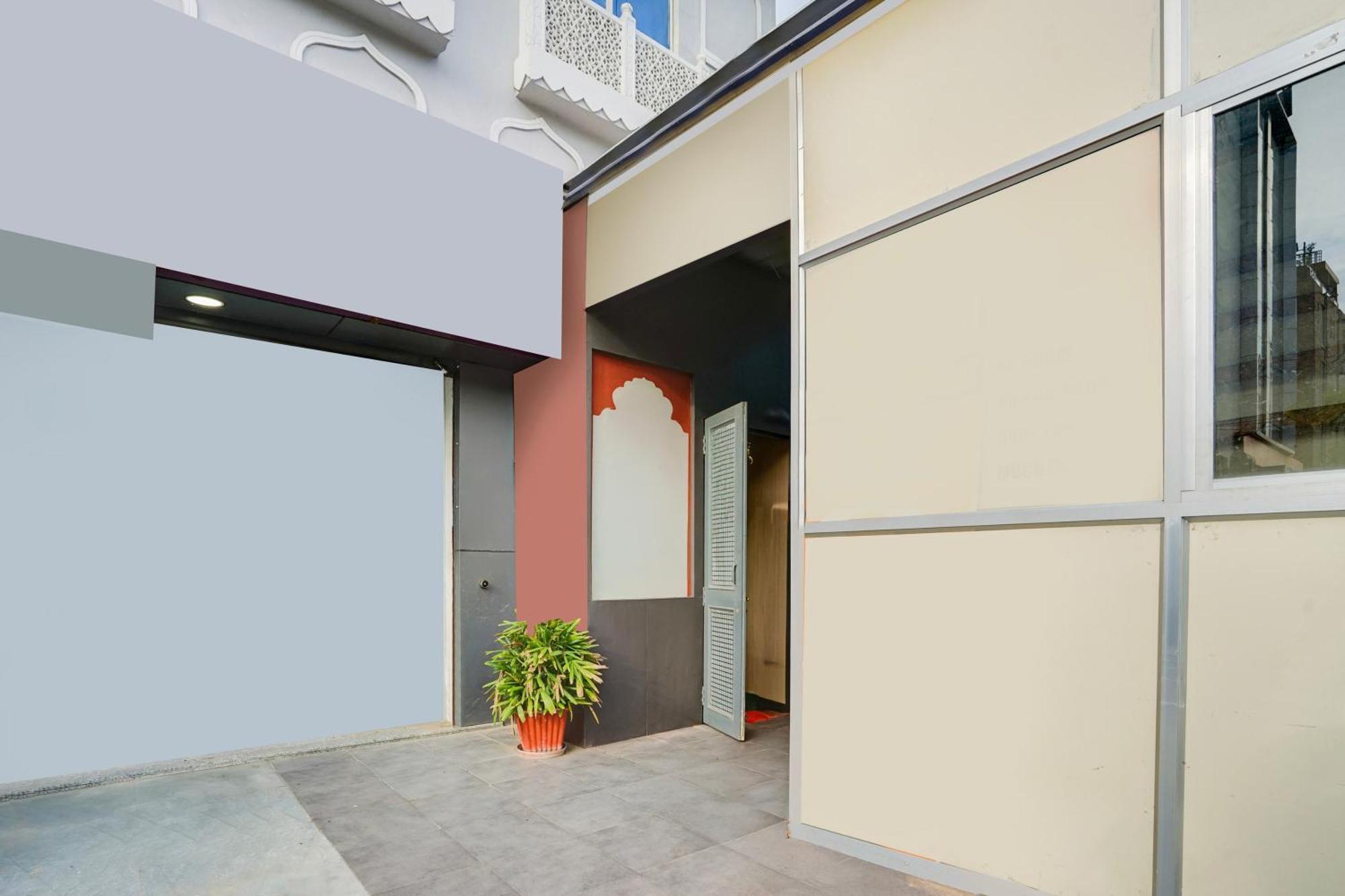 Super Hotel O Jln Marg Malviya Nagar Formerly Hotel Braj Haveli Джайпур Екстериор снимка